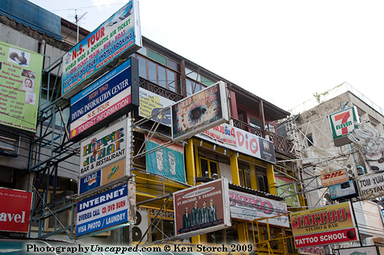 Internet-Laundry_KE10956 Internet and Laundry offered on Khao San Road - Banglamphu - Bangkok